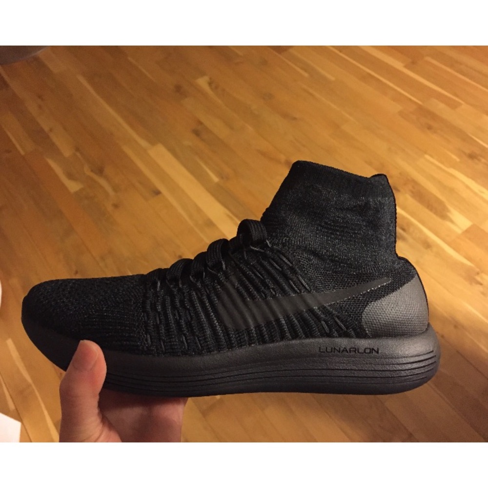 NIKE Lunar Epic Flyknit Sock Sneaker All Black